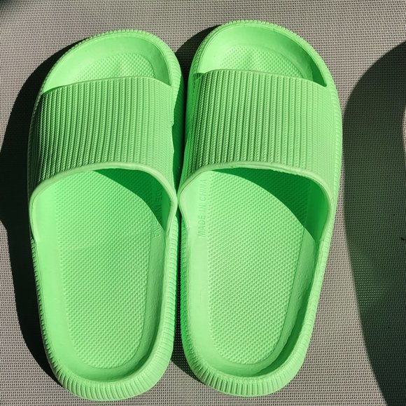Cloud Cushion Cozi Slides Size 7.5 to 8 LNWOT - Picture 4 of 13